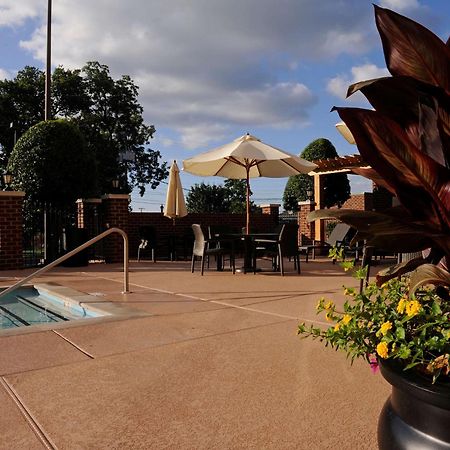 Hampton Inn & Suites Nashville-Vanderbilt-Elliston Place Екстериор снимка