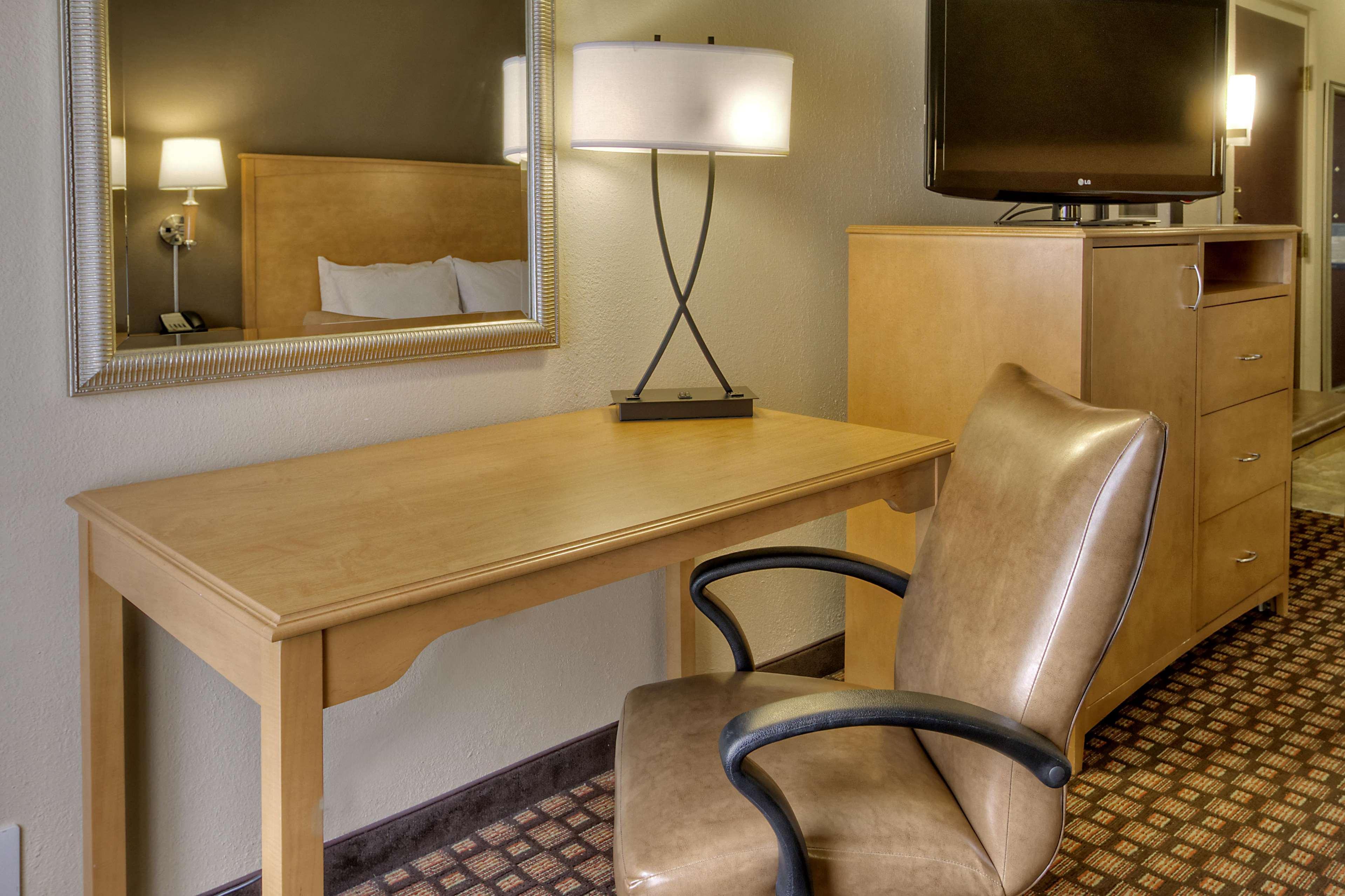 Hampton Inn & Suites Nashville-Vanderbilt-Elliston Place Екстериор снимка