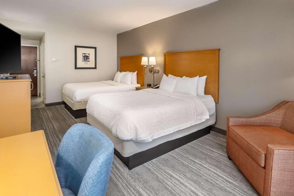 Hampton Inn & Suites Nashville-Vanderbilt-Elliston Place Стая снимка
