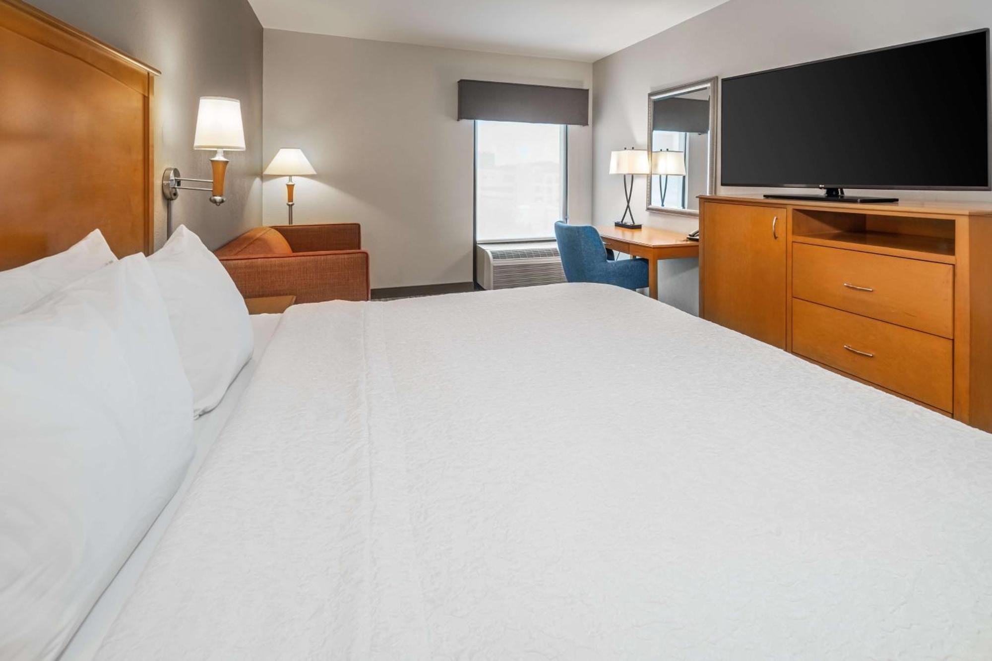 Hampton Inn & Suites Nashville-Vanderbilt-Elliston Place Екстериор снимка