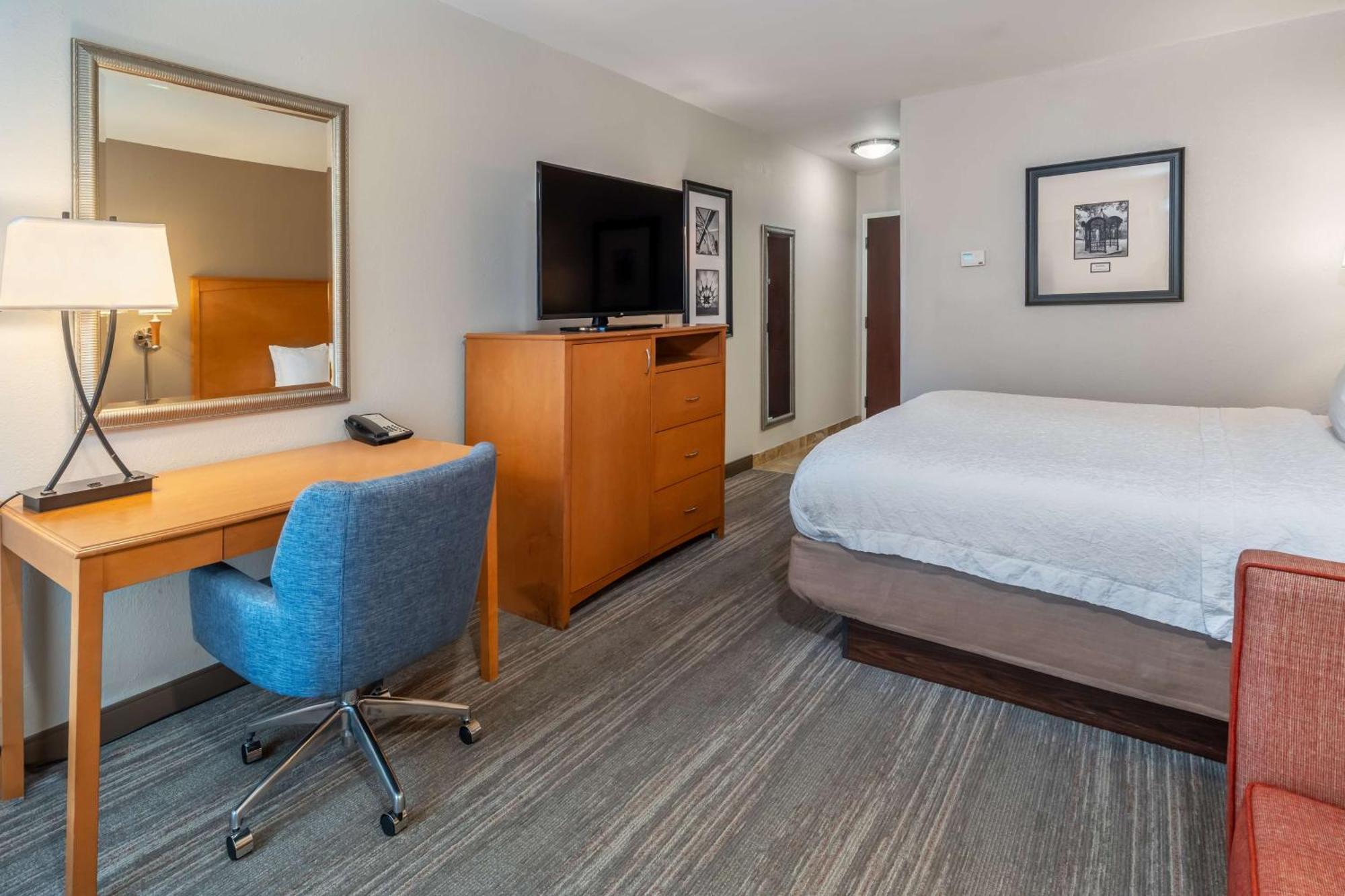Hampton Inn & Suites Nashville-Vanderbilt-Elliston Place Екстериор снимка