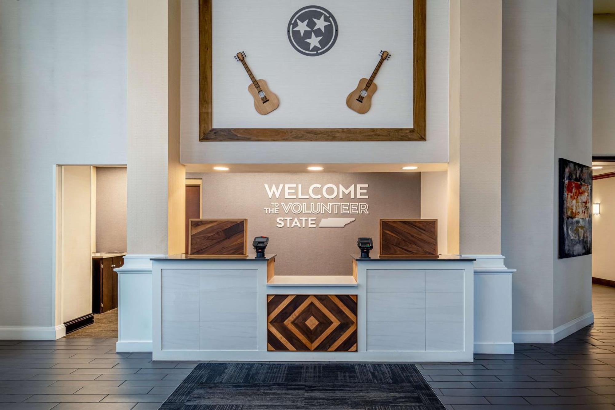 Hampton Inn & Suites Nashville-Vanderbilt-Elliston Place Екстериор снимка
