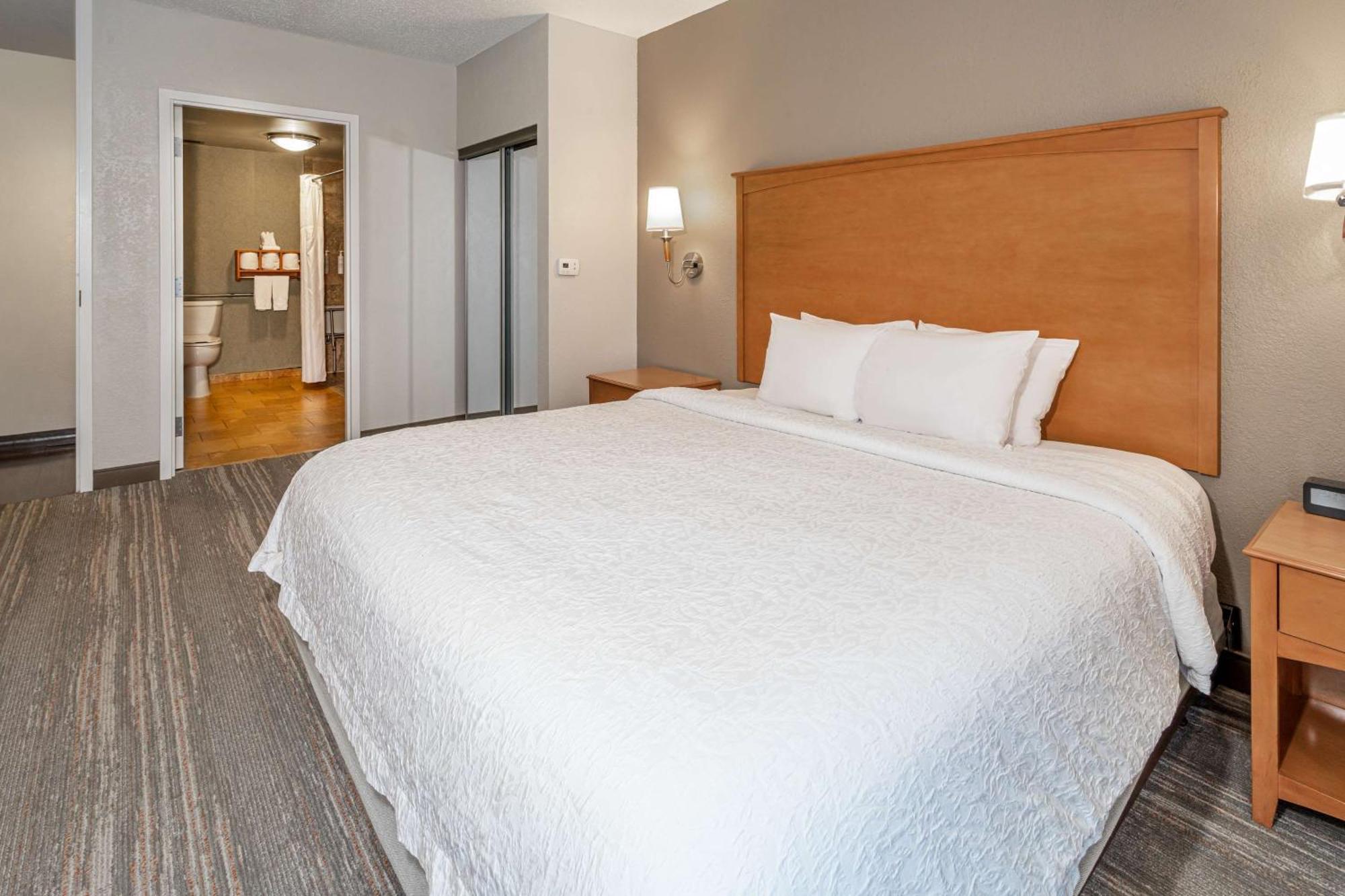 Hampton Inn & Suites Nashville-Vanderbilt-Elliston Place Екстериор снимка