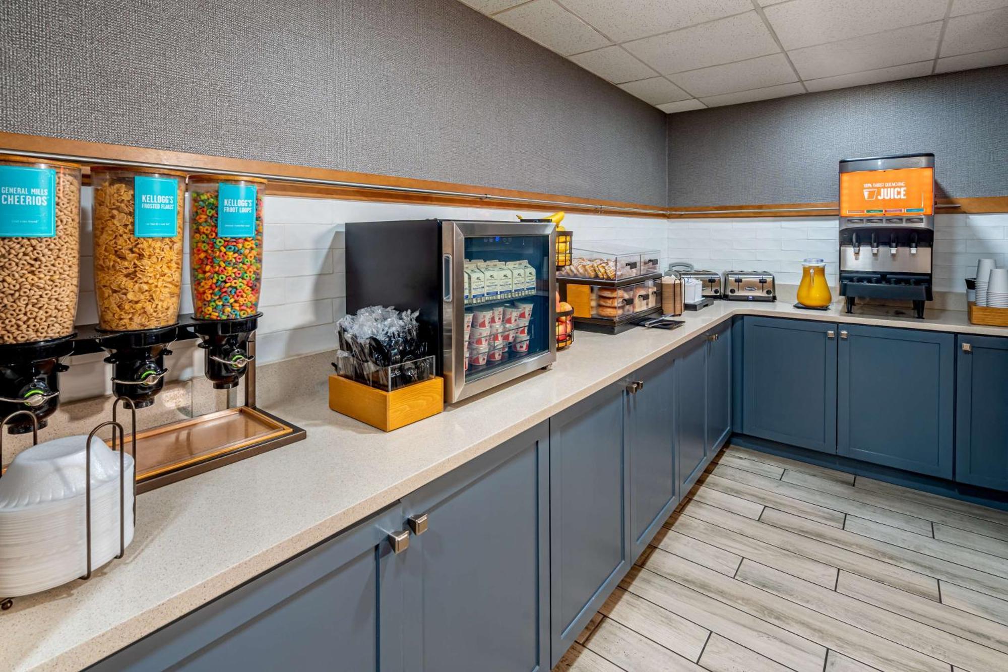 Hampton Inn & Suites Nashville-Vanderbilt-Elliston Place Екстериор снимка
