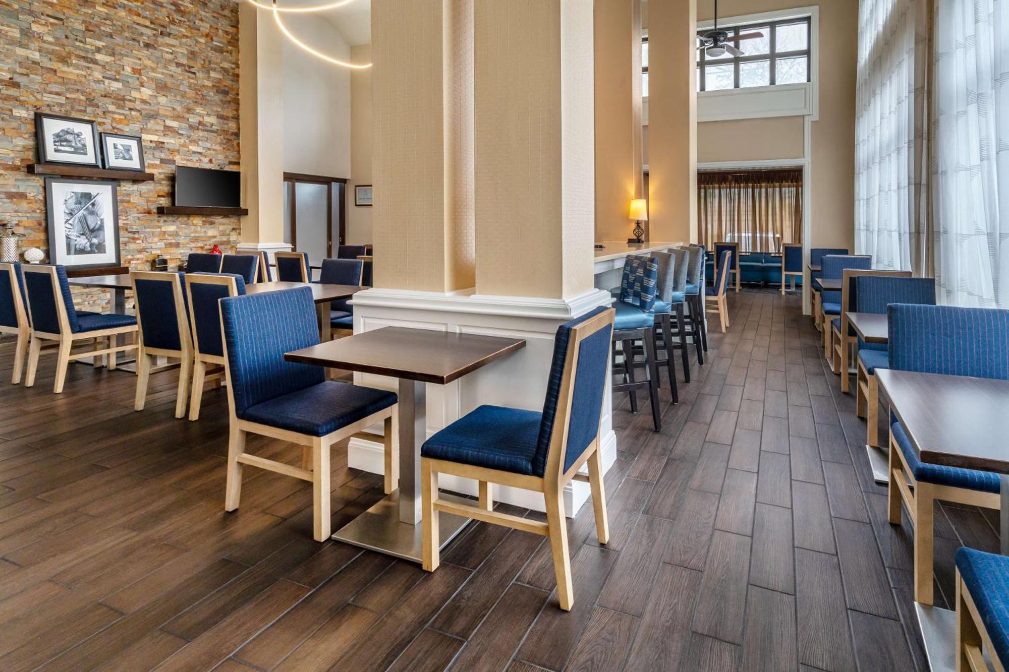 Hampton Inn & Suites Nashville-Vanderbilt-Elliston Place Екстериор снимка